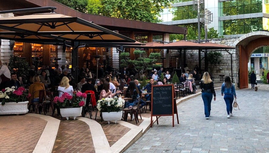 Vazhdon mbyllja e bareve dhe restoranteve, Bie me 5.2 per qind numri i tyre
